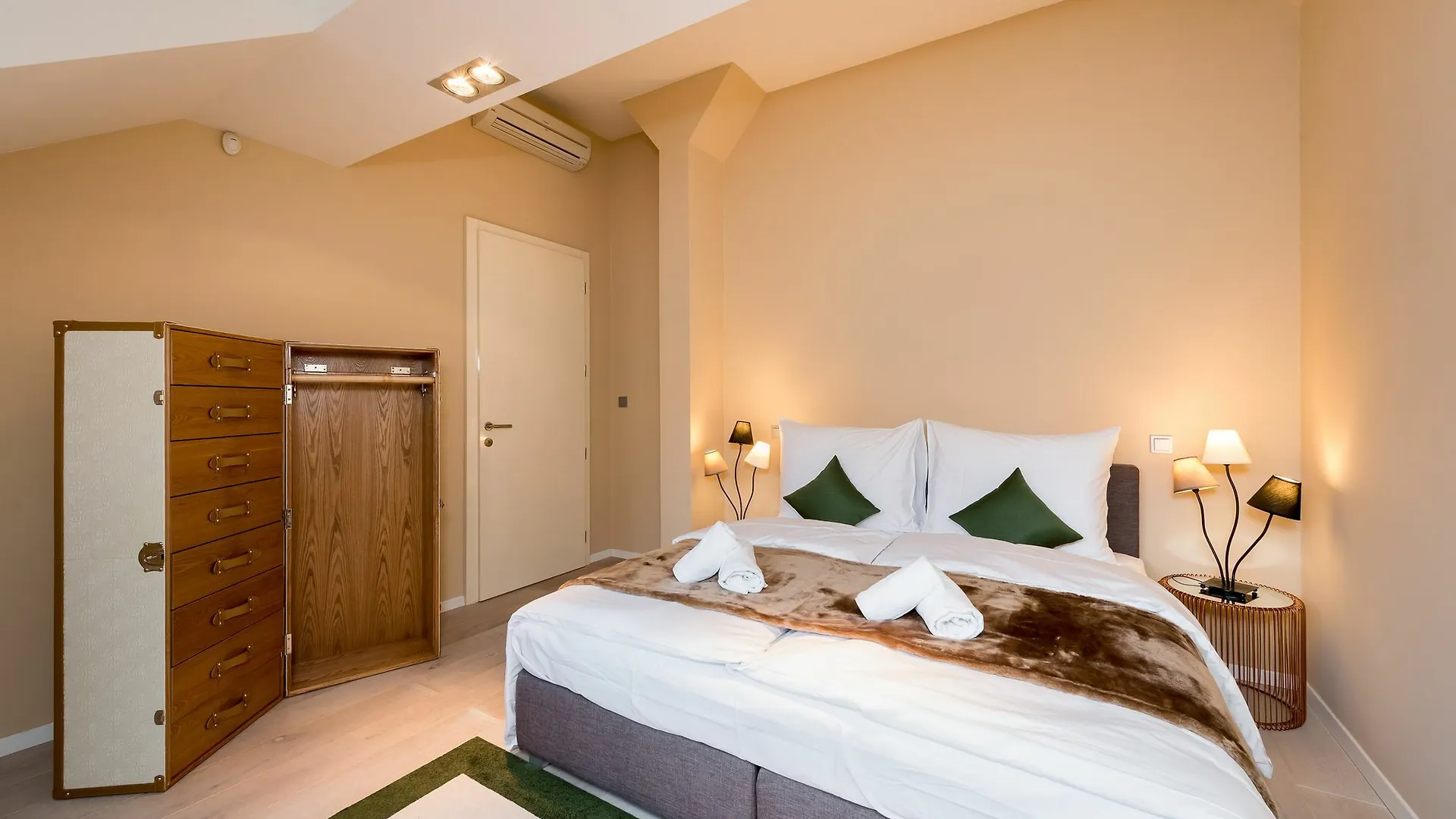 Empirent Apartments City Center Prague 0*,